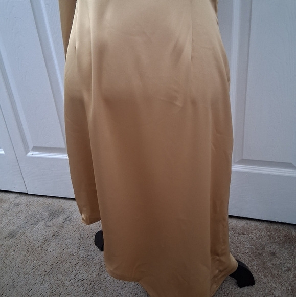 Designer Making The Cut Satin Midi Dress    Size M - Picture 3 of 14